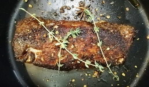 свиная вырезка в кофейной панировке с пастой