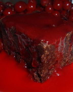 Кофейно-клюквенный брауни с калиновым сиропом