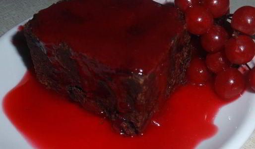 кофейно-клюквенный брауни с калиновым сиропом