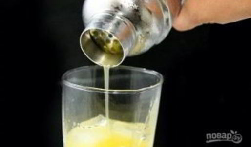 коктейль с манго и ананасом