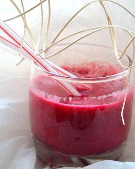 Рецепт коктейль свекольно-томатный с сельдереем, базиликом и авокадо