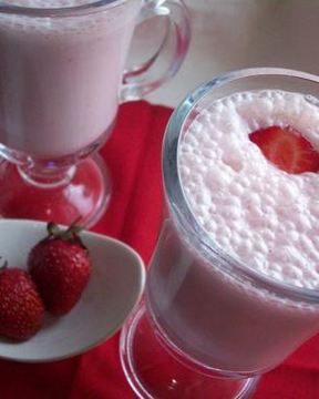 Молочный коктейль с клубникой