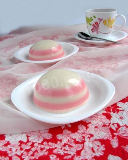 Рецепт полосатого желе из ряженки и сметаны с ягодным сиропом