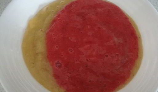 бананово-клубничный смузи с семенами чиа