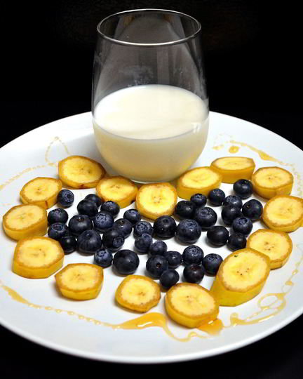 Рецепт бананового смузи с голубикой