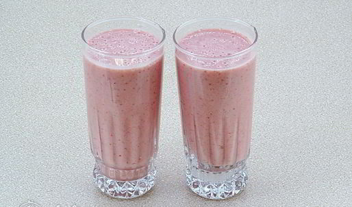 клубнично-банановый смузи