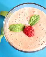 Малиновый смузи на миндальном молоке