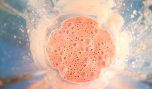 малиновый смузи на миндальном молоке