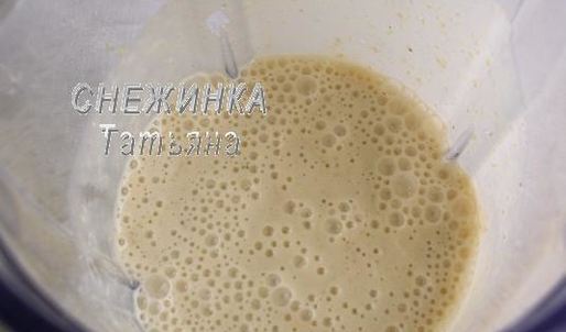 слоеный банановый смузи с пюре из киви и лайма