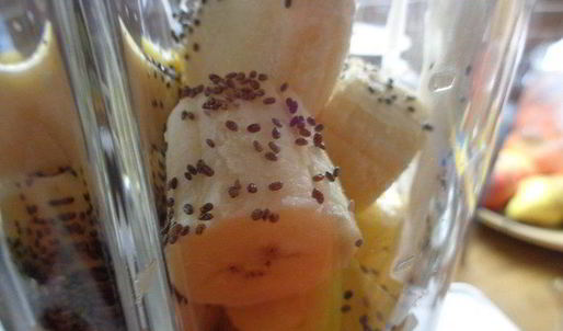 смузи ананас-банан с семенами чиа