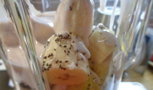 смузи ананас-банан с семенами чиа