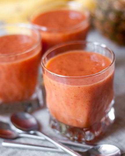 Рецепт смузей из клубники, манго и апельсина