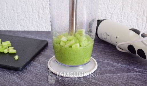 смузи из огурцов и сельдерея