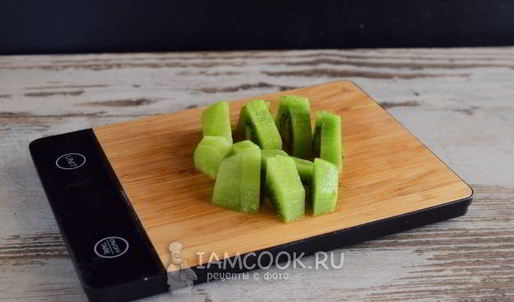 смузи из сельдерея, яблока и киви