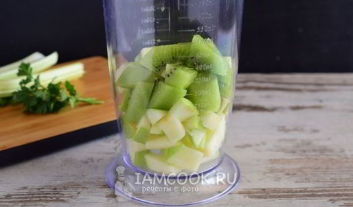 смузи из сельдерея, яблока и киви