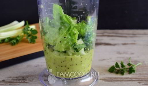смузи из сельдерея, яблока и киви