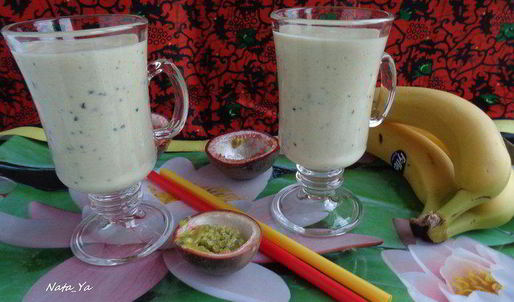 смузи маракуйя-банан-кокос