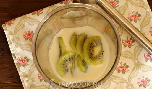 смузи с киви, бананом и молоком
