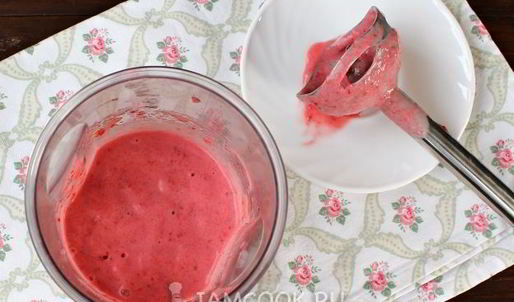 смузи с малиной и бананом