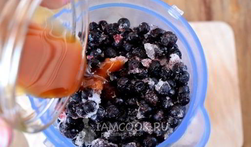 творожный смузи с черникой и простоквашей