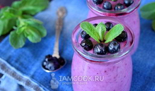 творожный смузи с черникой и простоквашей
