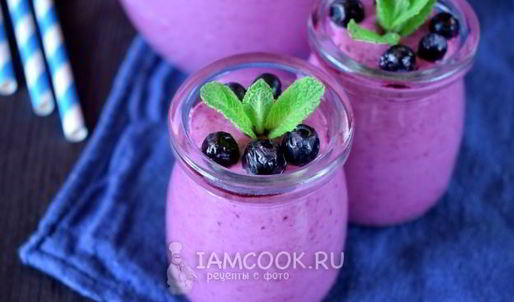 творожный смузи с черникой и простоквашей