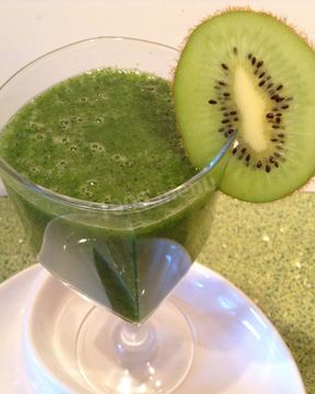 Зеленый смузи с киви и медом