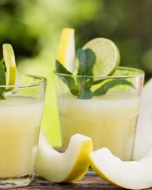 Яблочно-дынный напиток с лаймом и мятой