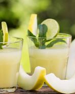 Яблочно-дынный напиток с лаймом и мятой