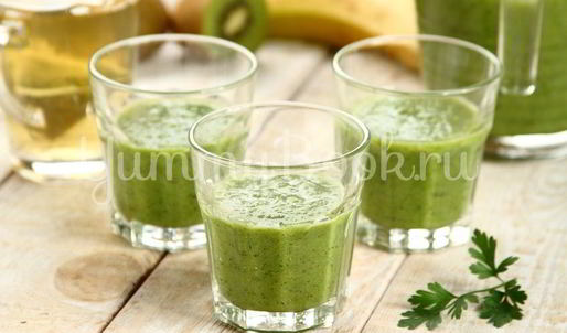 здоровый коктейль с петрушкой