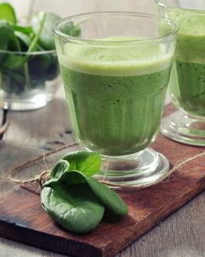 Зеленый коктейль с черносливом