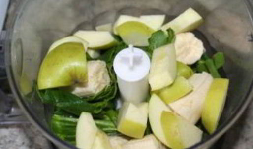 зеленый коктейль с черносливом