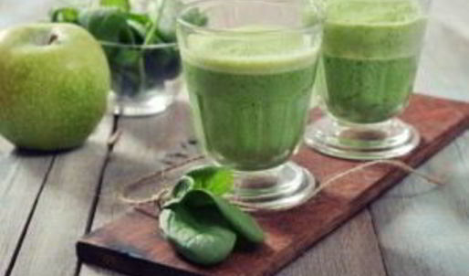 зеленый коктейль с черносливом