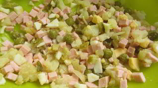 Салат с огурцами