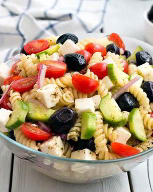 Греческий салат с пастой