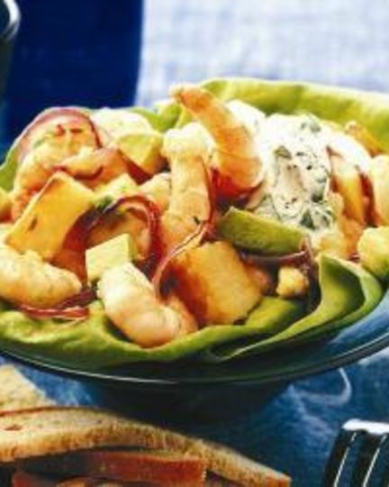 Рецепт картофельного салата с авокадо и креветками