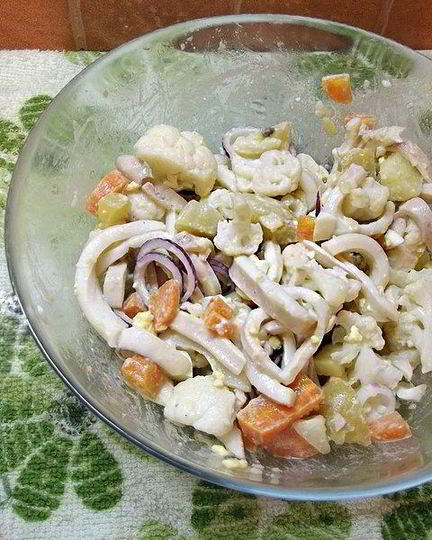 Рецепт картофельный салат с кальмарами
