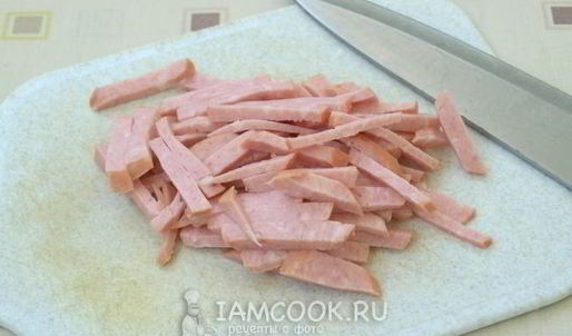 картофельный салат с колбасой