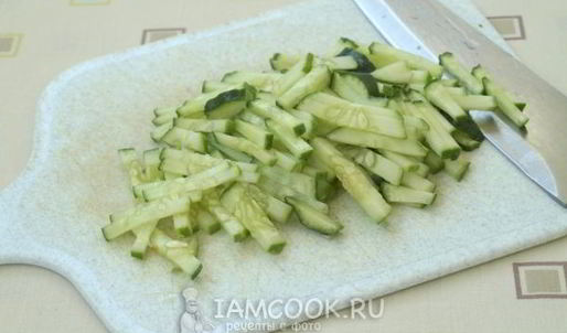 картофельный салат с колбасой