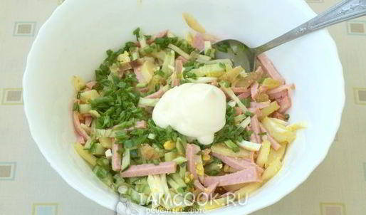 картофельный салат с колбасой