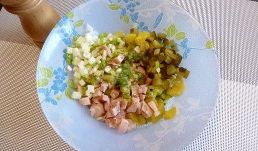 картофельный салат с копченой курицей