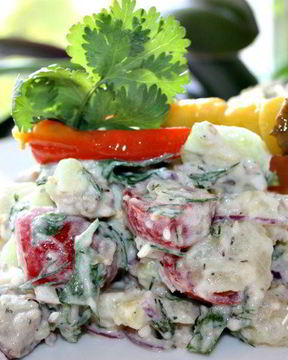 Картофельный салат с мясом гирос и дзадзики