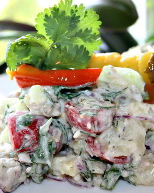 Картофельный салат с мясом гирос и дзадзики