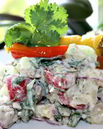 Картофельный салат с мясом гирос и дзадзики