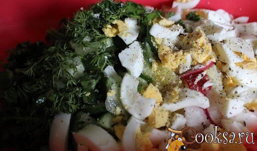 картофельный салат с жареным луком и свежими овощами