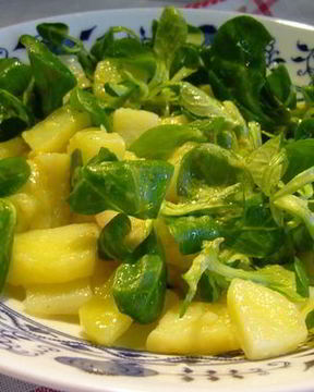 Простой картофельный салат с базиликом