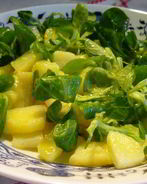 Простой картофельный салат с базиликом