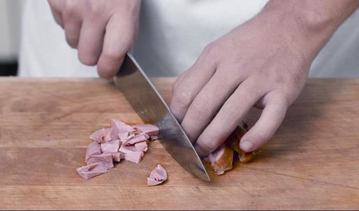 салат из картофеля и копченой курицы