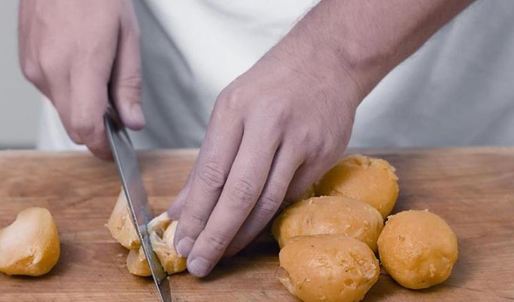 салат из картофеля и копченой курицы