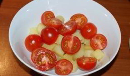 салат из картофеля с помидорами по-деревенски